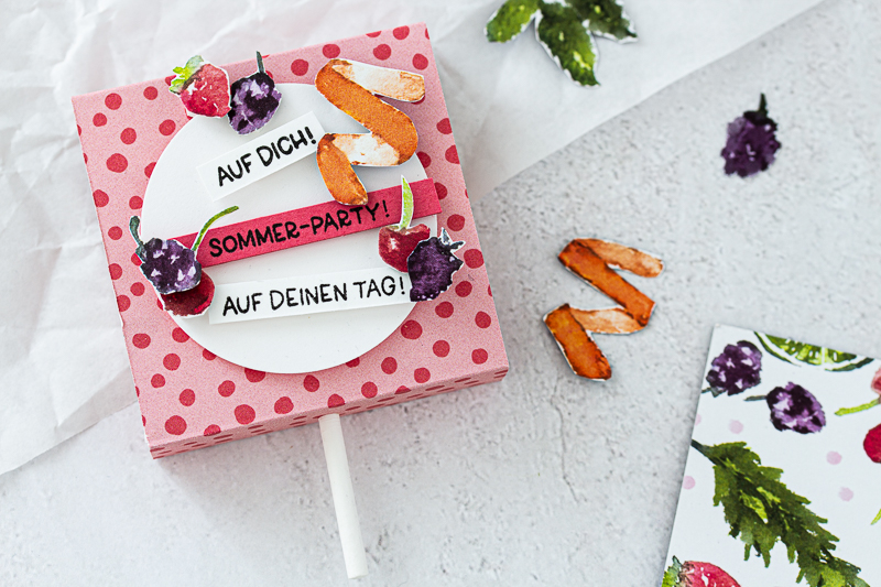 verpackt mit dem Designerpapier Drinks und Gute Laune von Stampin' Up! ein tolles Gastgeschenk und Mitbringsel für die Sommerparty
